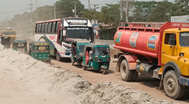 ফোরলেনের কাজ: ঈদযাত্রায় গলার কাঁটা ব্রাহ্মণবাড়িয়ার ১৩ কিমি সড়ক